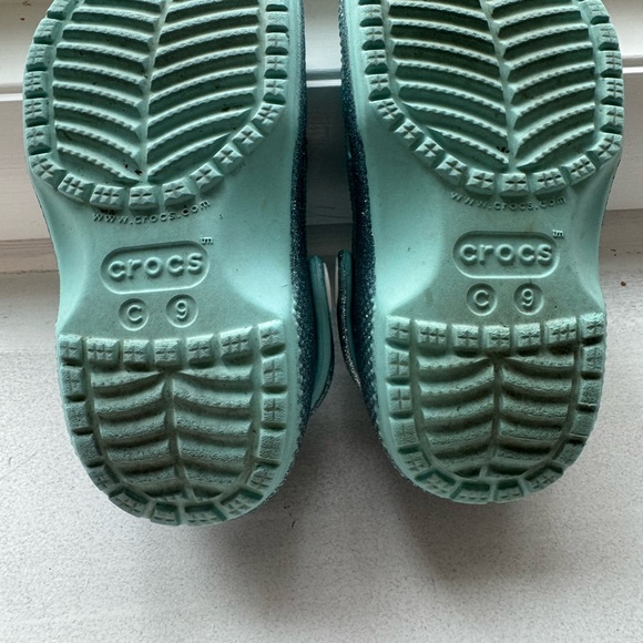 CROCS Kids Shoes in Turquoise and Silver with Frozen Theme - Picture 2 of 3